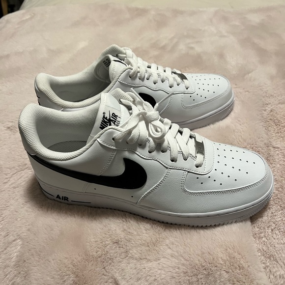 Brand New Nike Air Force One - Picture 3 of 4